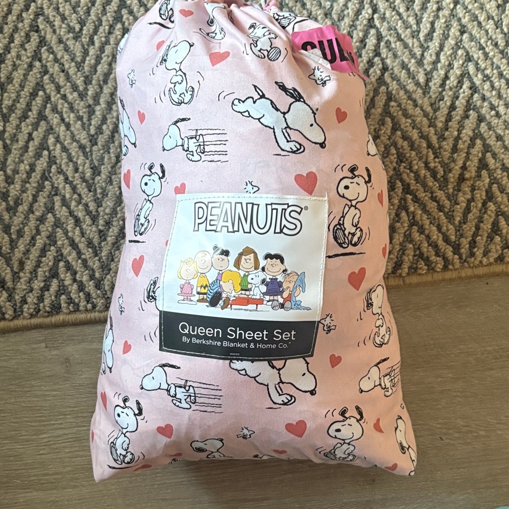 Peanuts Pink Snoopy Queen Sheet Set